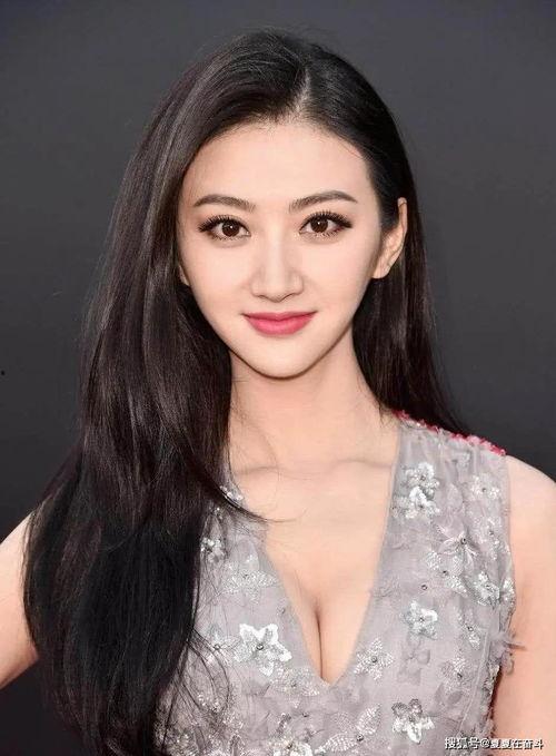 jiZZ成熟丰满明星,闪耀星途璀璨时刻