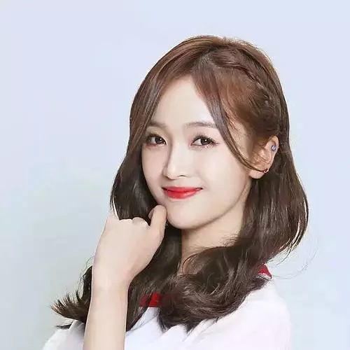 卓伟爆料吴宣仪恋情视频,甜蜜互动引粉丝热议