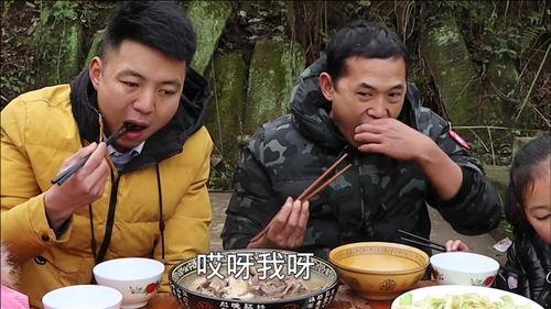 来到朋友家吃瓜,朋友家的一次欢乐聚餐体验