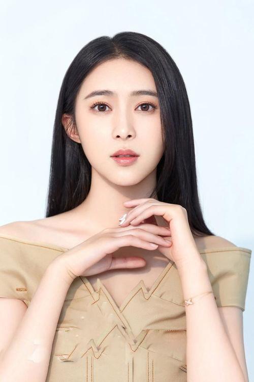 杨明星美女明星美女,美貌与才华并重的璀璨星辉