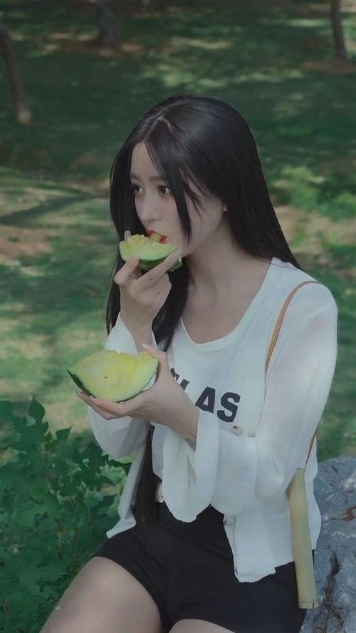 吃瓜 美女,探寻网红美食背后的故事